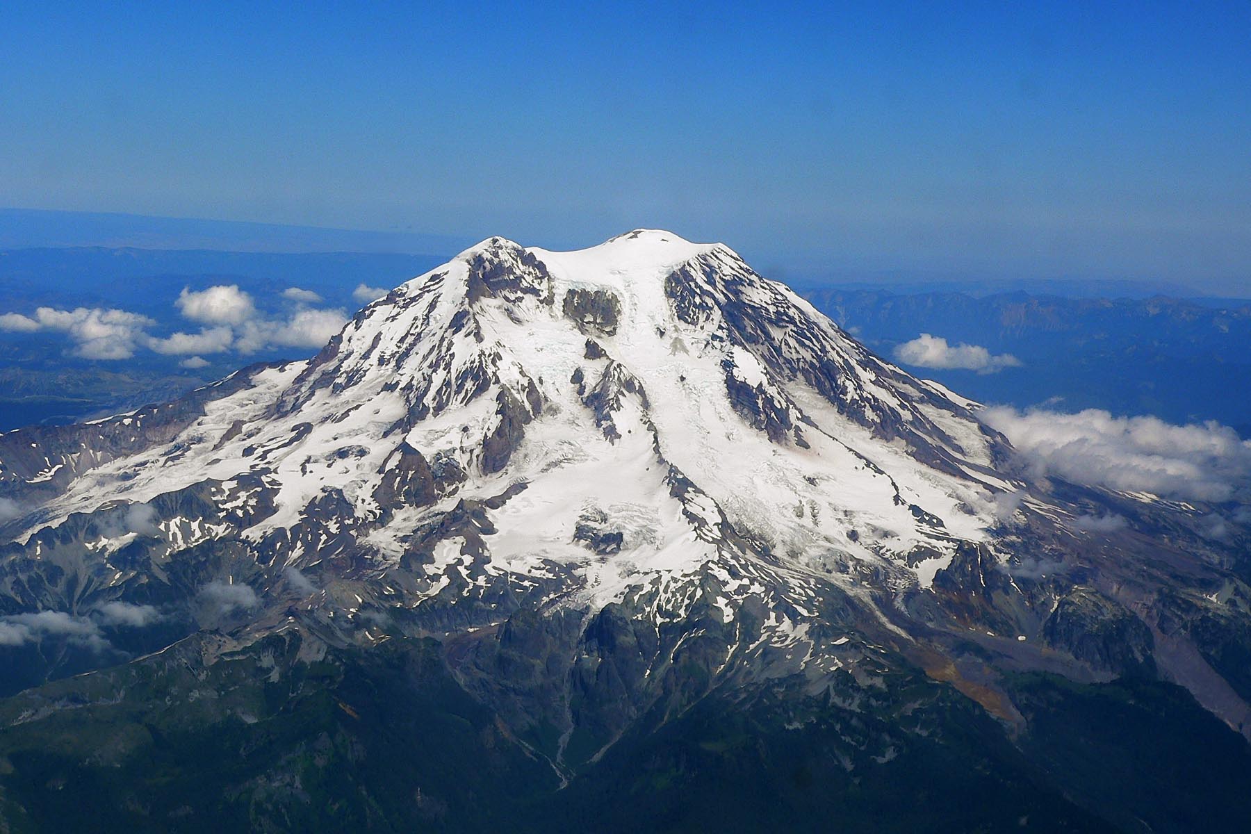 Mount_Rainier_from_west